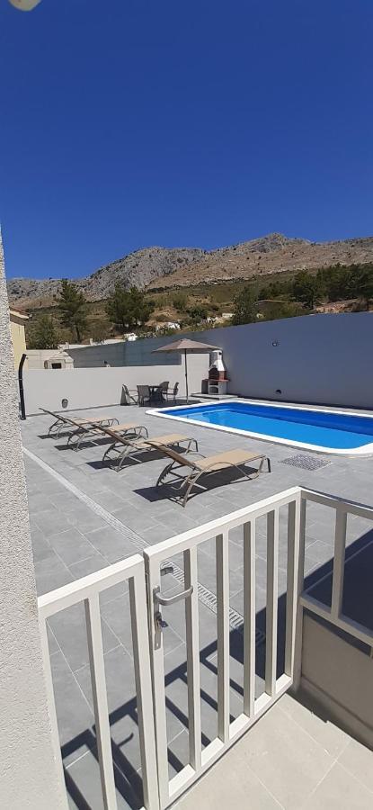 House With Private Pool Magdalena Podstrana Exterior photo